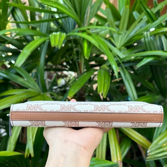 Michael Kors COOPER Large Tech Zip Around Wallet Jacquard Brown Multi - Picture 3 of 11